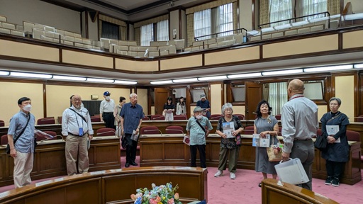 本会議場や副議長室等の見学02